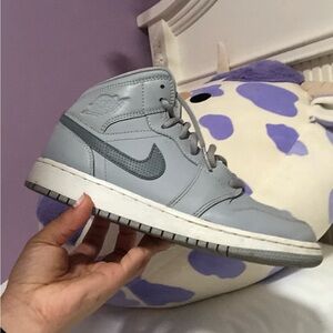 Jordan Mid rise Gray Shoes!